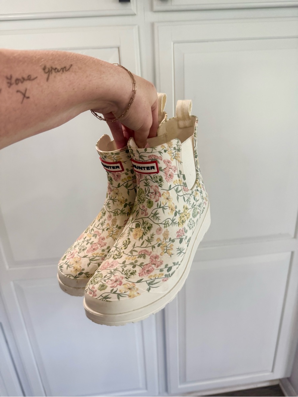 Hunter Womens Floral Chelsea Rain Boots - Cream/Floral